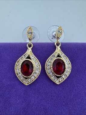 💛 Classic Roman Gold-Tone Drop Earrings with Deep Red Gemstones